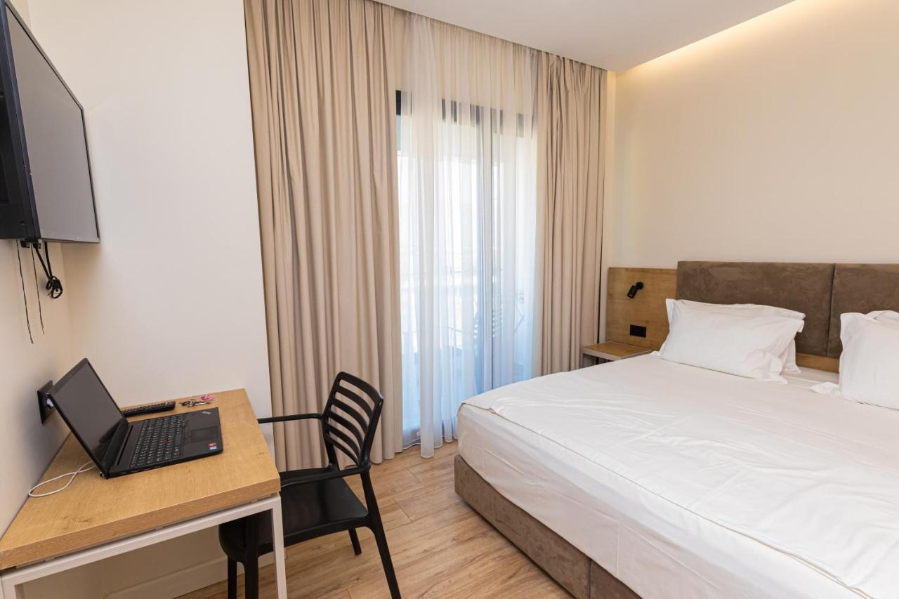 B&B Champagne, Vlore Bay Radhimë Exteriör bild