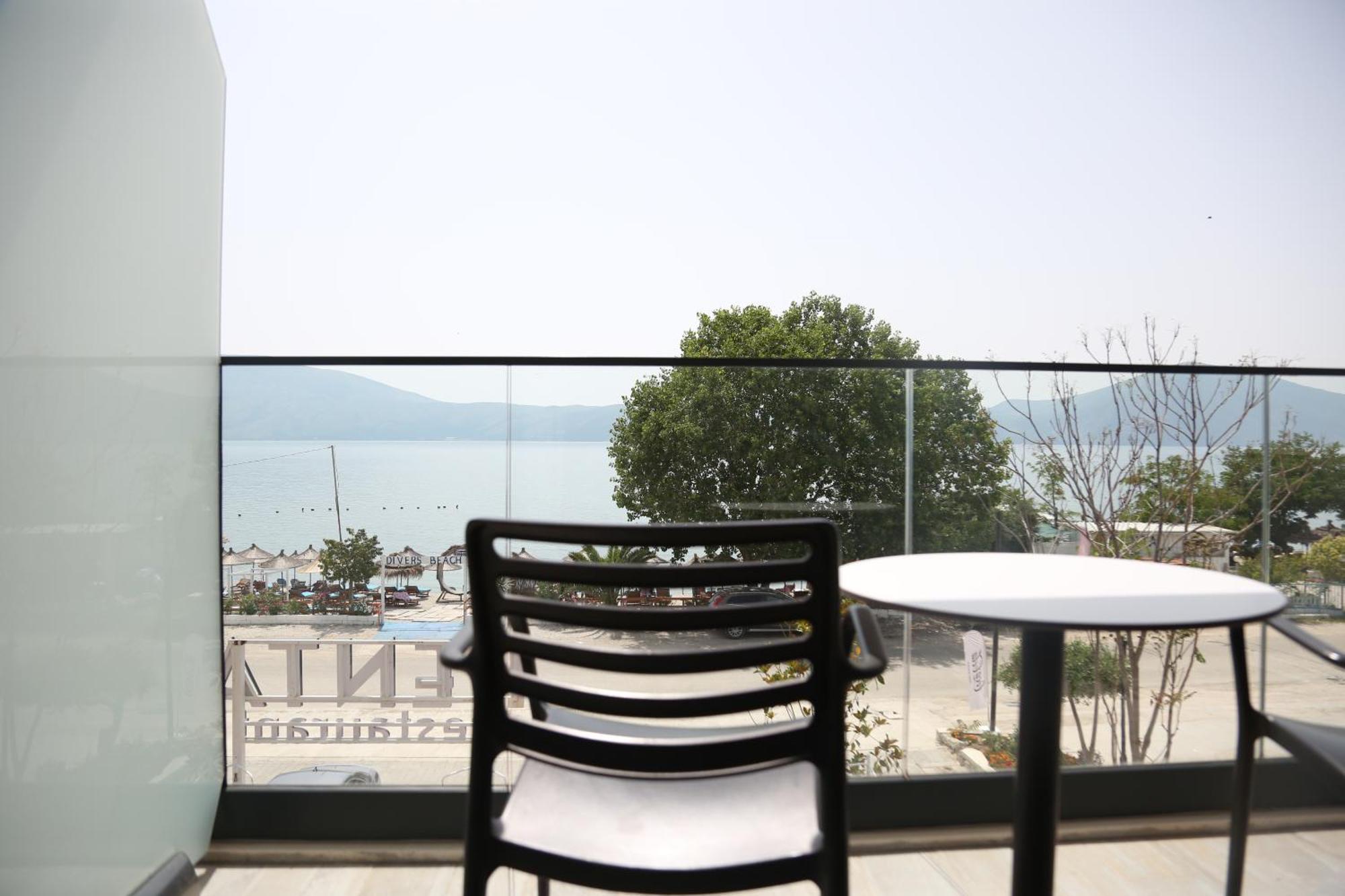 B&B Champagne, Vlore Bay Radhimë Exteriör bild