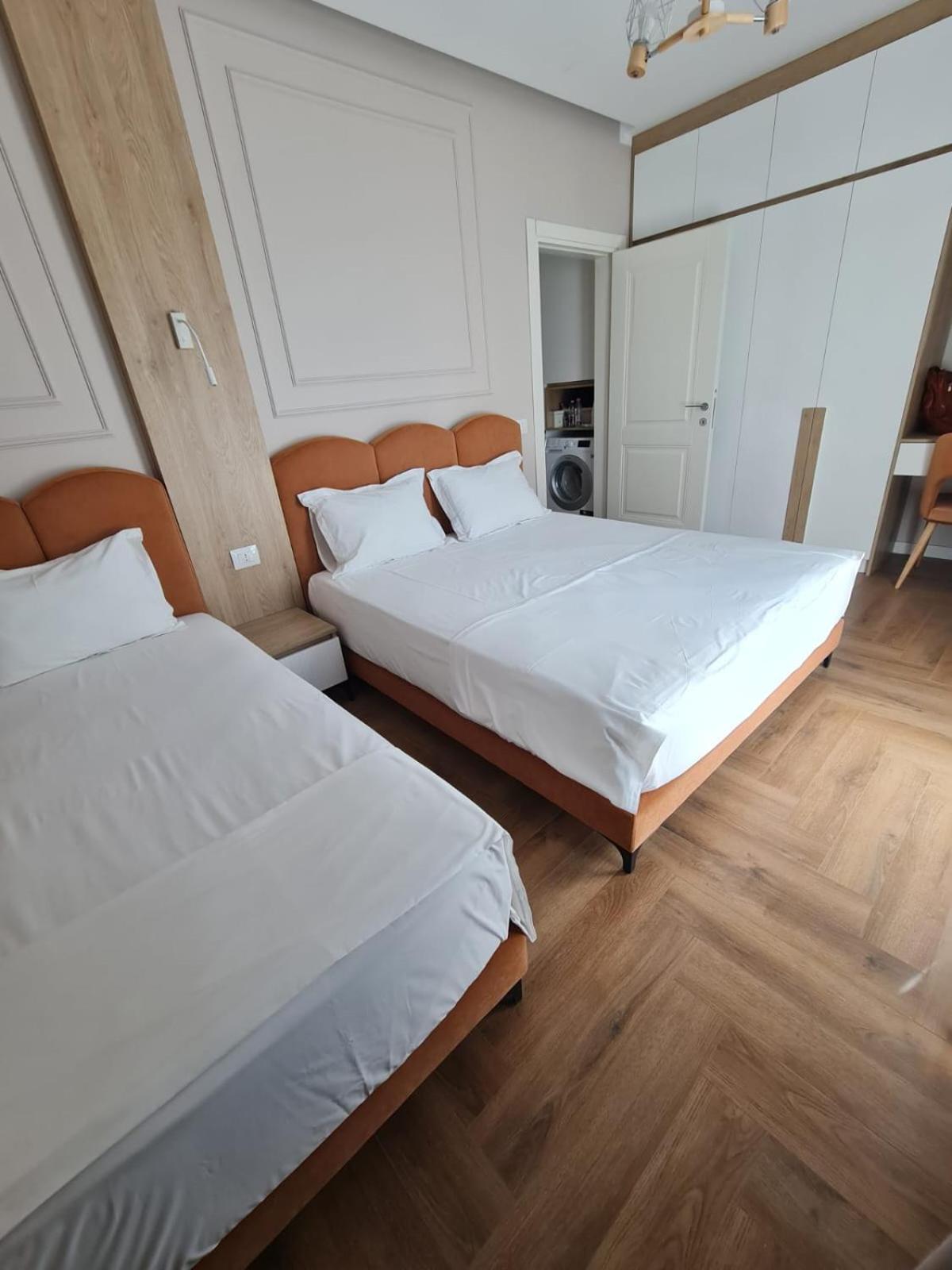 B&B Champagne, Vlore Bay Radhimë Exteriör bild