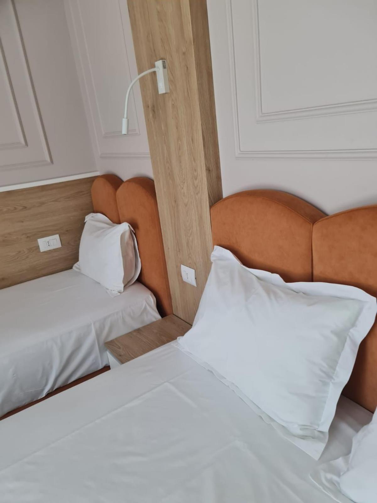 B&B Champagne, Vlore Bay Radhimë Exteriör bild
